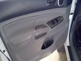 2013 TOYOTA TACOMA WHITE SR5 CREW CAB 4.0 AT 4WD.  Z24846